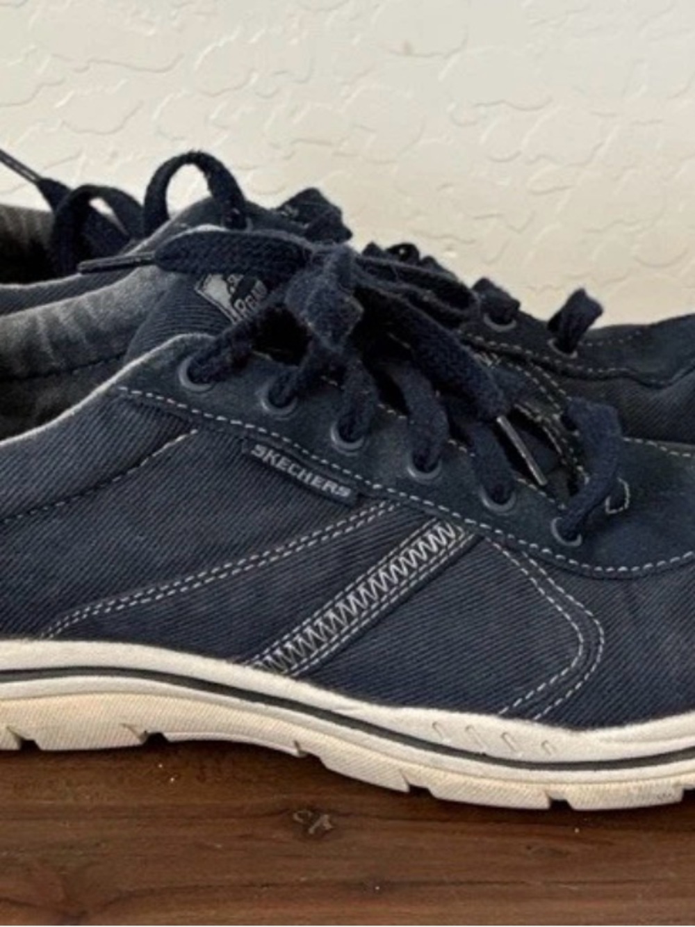 Skechers Men’s Dark Blue Lace-Up Athletic Sneakers. 10.5